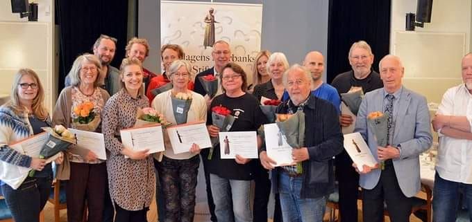 2022 Bidrag från Roslagens Sparbanks Stiftelse tas emot av vice ordförande Roland Langhé Foto:  lånad från Roslagens Sparbanks facebook sida